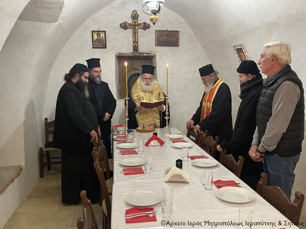 Η κοπή της Bασιλόπιτας στην Ιερά Μονή Τοπλού Σητείας
