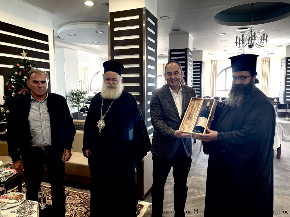 Τον Σεβασμιώτατο Μητροπολίτη Ιεραπύτνης και Σητείας κ. Κύριλλο επισκέφθηκε την Τετάρτη 4 Ιανουαρίου 2023 ο Υπουργός Ναυτιλίας και Νησιωτικής Πολιτικής και Βουλευτής Λασιθίου κ. Γιάννης Πλακιωτάκης