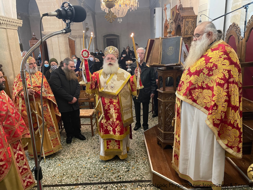 Με λαμπρότητα πανηγύρισε ο Ιερός Ναός Αγίου Χαραλάμπους Μαλλών