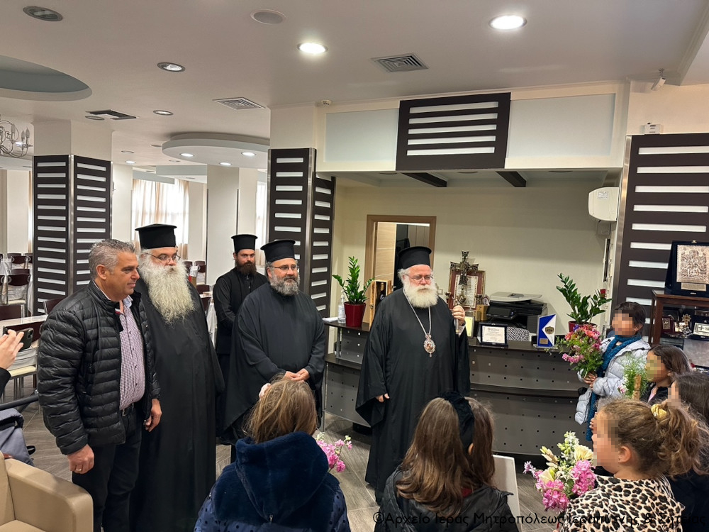 Τα παραδοσιακά κάλαντα του Λαζάρου έψαλλαν στον Σεβ. Μητροπολίτη Ιεραπύτνης και Σητείας κ. Κύριλλο τα παιδιά του Πολιτιστικού Λαογραφικού Συλλόγου Ιεράπετρας «Κρητικός Χορός»