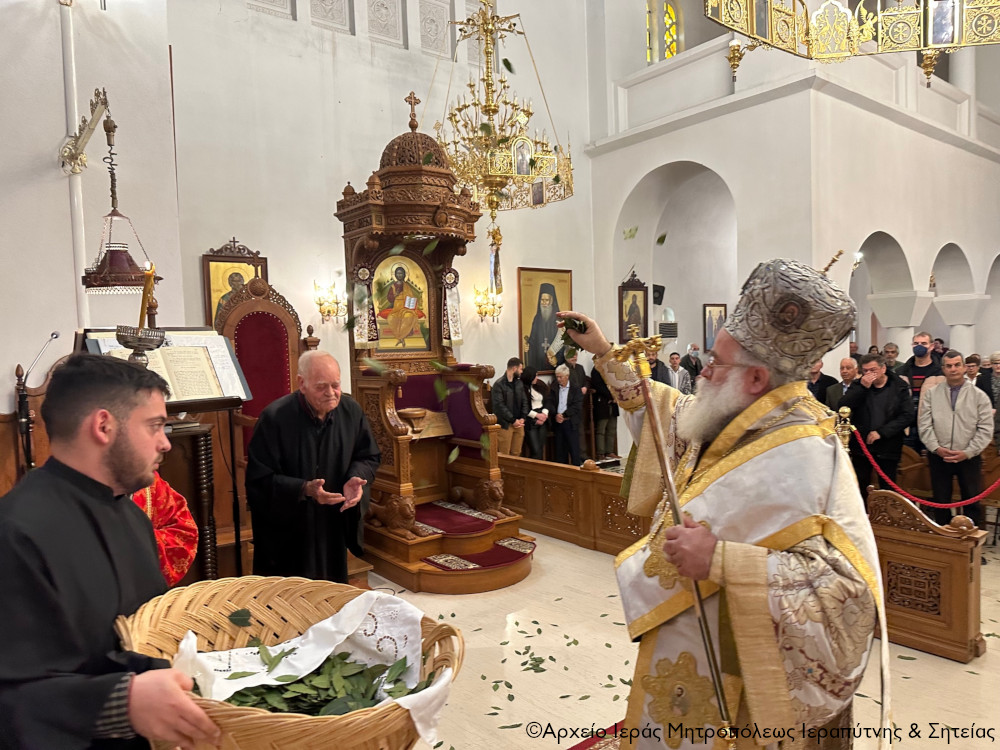 Η πρώτη Ανάσταση στον Ιερό Καθεδρικό Ναό Αγίας Φωτεινής Ιεράπετρας