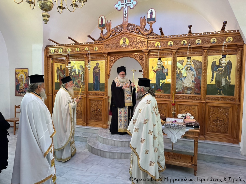 Αρχιερατική χοροστασία και μνημόσυνο στον Ιερό Κοιμητηριακό Ναό Αναστάσεως του Λαζάρου Σητείας