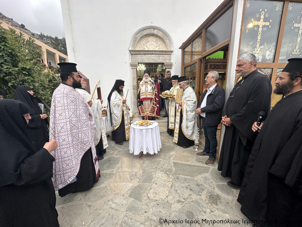 O Αρχιερατικός Εσπερινός της εορτής του Οσίου Χατζη-Ανανίου στην Ιερά Μονή Παναγίας Εξακουστής Μαλλών Ιεράπετρας