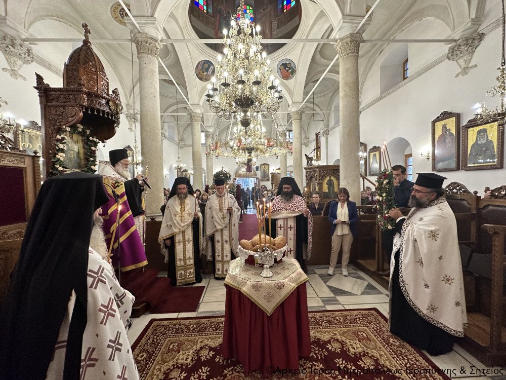Ο Αρχιερατικός Εσπερινός στον πανηγυρίζοντα Ιερό Μητροπολιτικό Ναό Αγίου Γεωργίου, πολιούχου και προστάτου της Ιεράπετρας