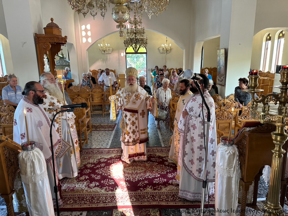 Με Αρχιερατική Θεία Λειτουργία η πανήγυρη των Αγίων Αναργύρων Κοσμά και Δαμιανού στον ομώνυμο Ιερό Ναό στον Μύρτο Ιεράπετρας
