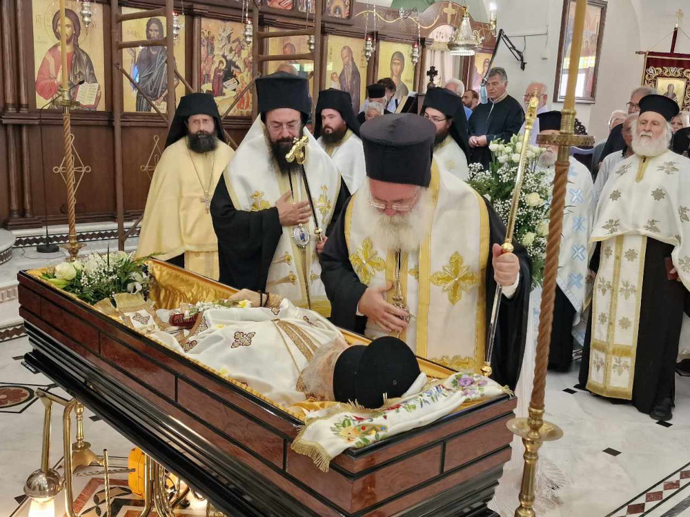 Ο Σεβ. Μητροπολίτης κ. Κύριλλος στην εξόδιο Ακολουθία του μακαριστού πρωτ. Γεωργίου Ατσαλάκη