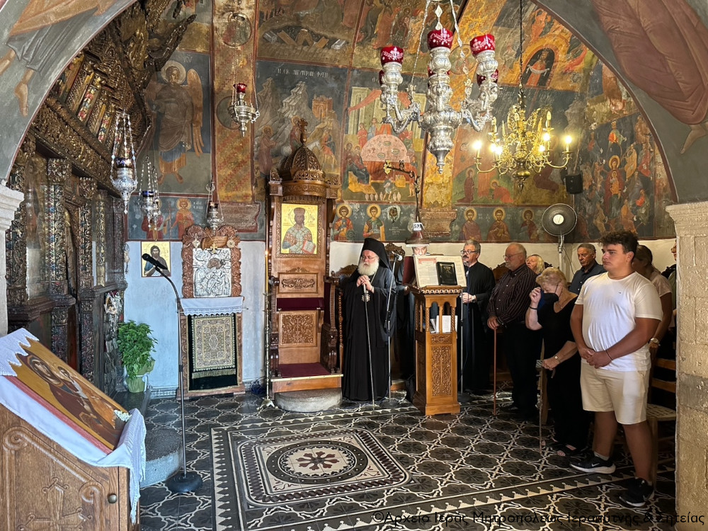 Η Ακολουθία του πρώτου Παρακλητικού Κανόνα στην ιστορική Ιερά Μονή Παναγίας Φανερωμένης Ιεράπετρας