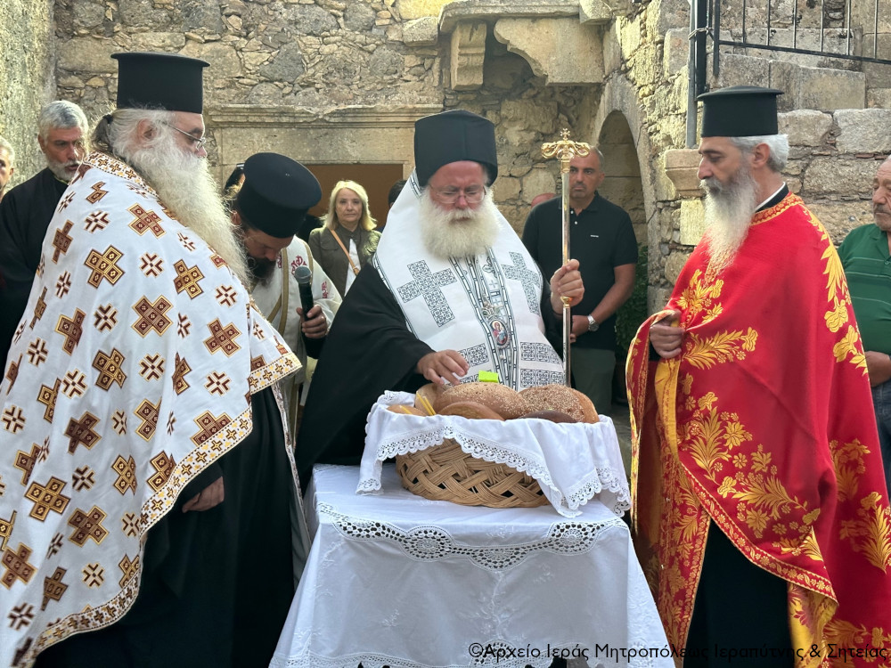 Εσπερινός και Μικρός Παρακλητικός Κανόνας στην Ιερά Μονή Παναγίας Βρυωμένου Μεσελέρων Ιεράπετρας