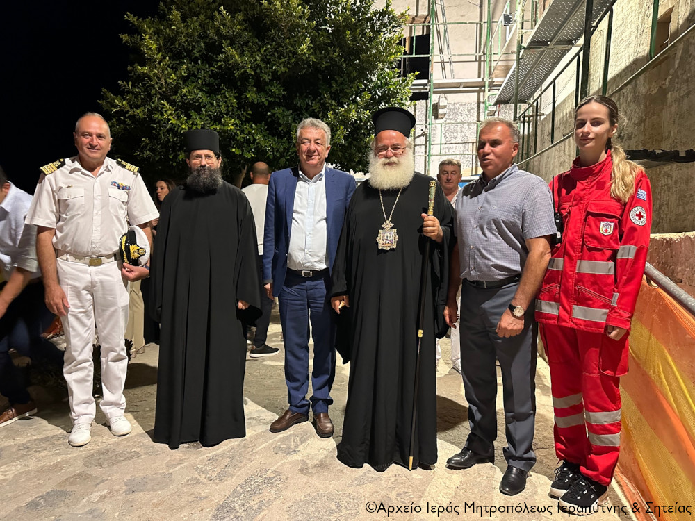 Εκατοντάδες πιστοί από όλο το Λασίθι στον Αρχιερατικό Εσπερινό της εορτής της Κοιμήσεως της Θεοτόκου στην πανηγυρίζουσα Ιερά Μονή Φανερωμένης Ιεράπετρας