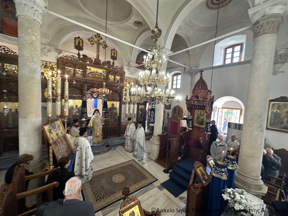 Αρχιερατική Θεία Λειτουργία και μνημόσυνα στον Ιερό Μητροπολιτικό Ναό Αγίου Γεωργίου Ιεράπετρας