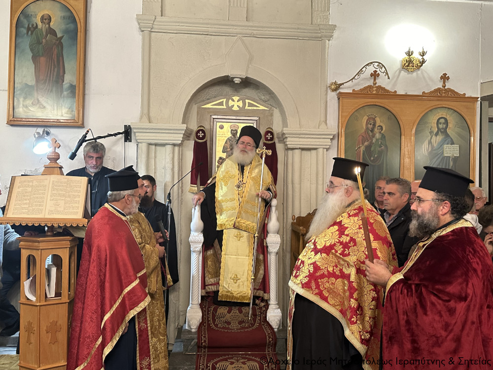 Ο Αρχιερατικός Εσπερινός στον πανηγυρίζοντα Ιερό Ναό Αγίου Ελευθερίου Ιεράπετρας