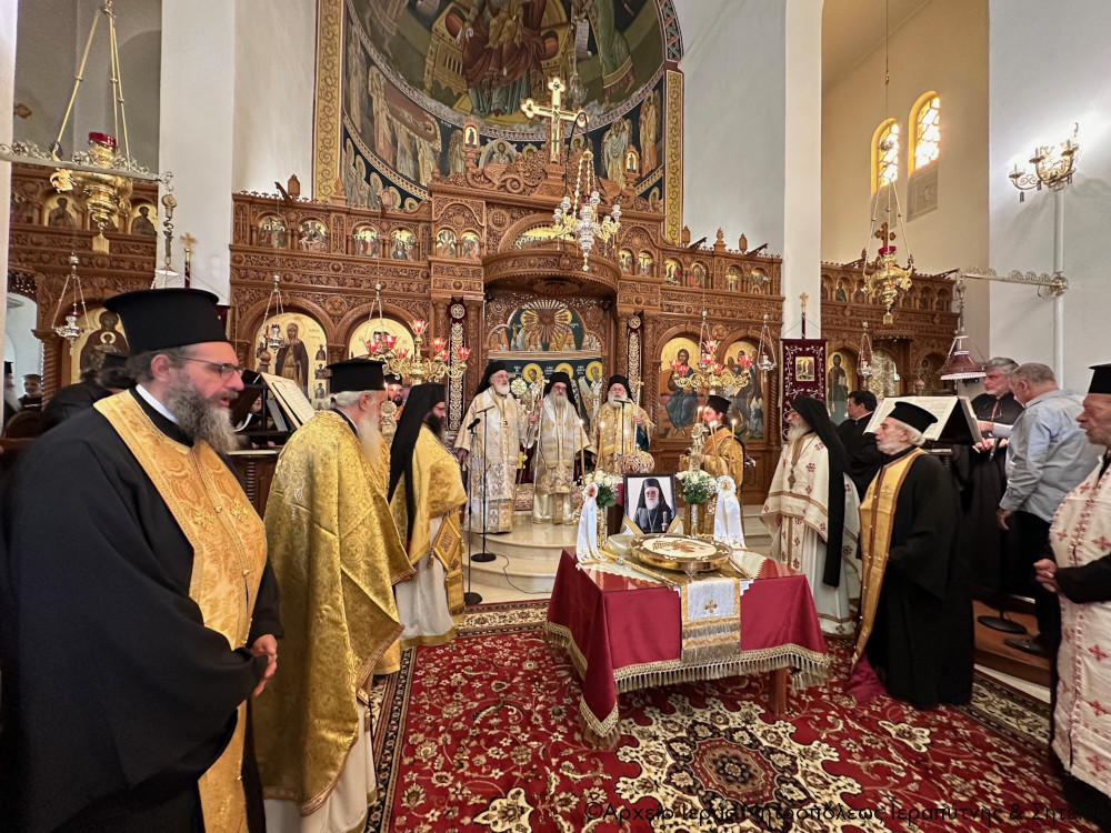 Τρισαρχιερατική Θεία Λειτουργία και Μνημόσυνο για τα τριάντα χρόνια από την εκδημία του μακαριστού Μητροπολίτου Φιλοθέου Βουζουνεράκη στον Ιερό Καθεδρικό Ναό Αγίας Φωτεινής Ιεράπετρας