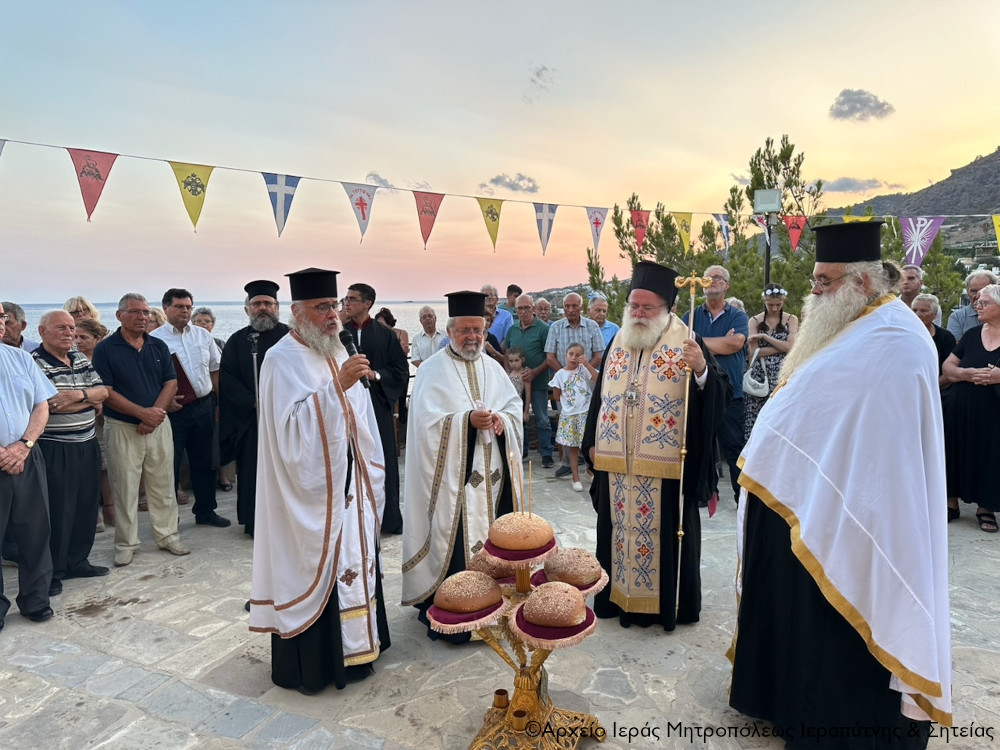 Ο Αρχιερατικός Εσπερινός στον πανηγυρίζοντα Ιερό Ναό Αγίου Παντελεήμονος Μαύρου Κολύμπου