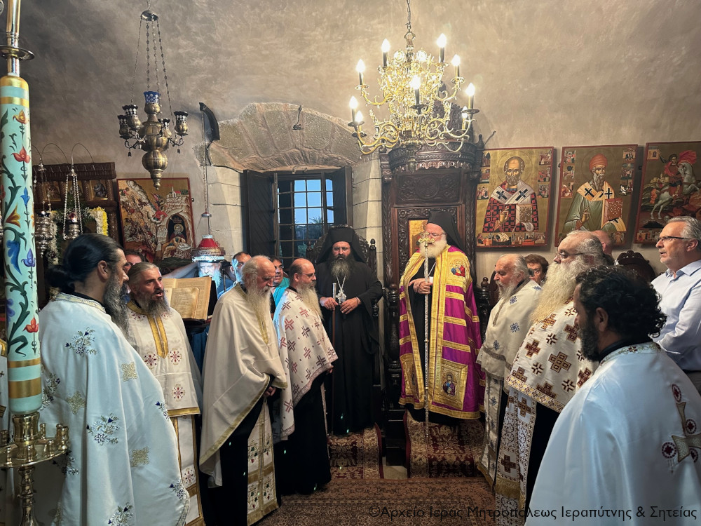 Mε λαμπρότητα τελέσθηκε ο Αρχιερατικός Εσπερινός της εορτής της Μεταστάσεως του Αγίου Ιωάννου του Θεολόγου στην Ιερά Σταυροπηγιακή Μονή Τοπλού Σητείας