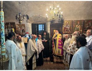 Mε λαμπρότητα τελέσθηκε ο Αρχιερατικός Εσπερινός της εορτής της Μεταστάσεως του Αγίου Ιωάννου του Θεολόγου στην Ιερά Σταυροπηγιακή Μονή Τοπλού Σητείας