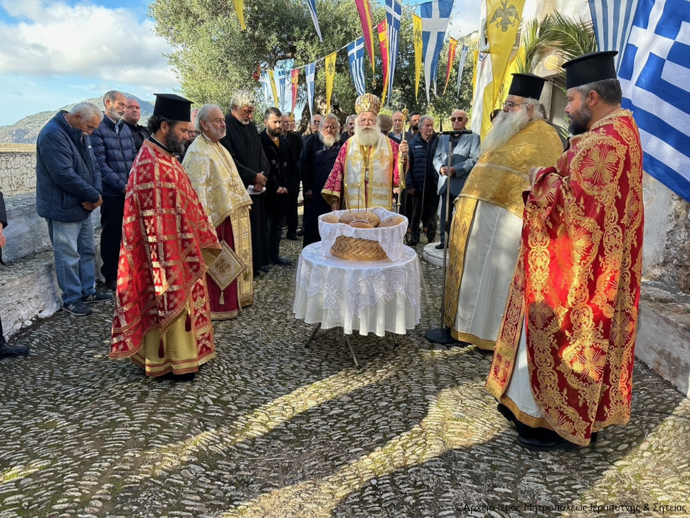 Με Αρχιερατική Θεία Λειτουργία πανηγύρισε ο Ιερός Ενοριακός Ναός Αγίου Σπυρίδωνος Ρίζας Ιεράπετρας