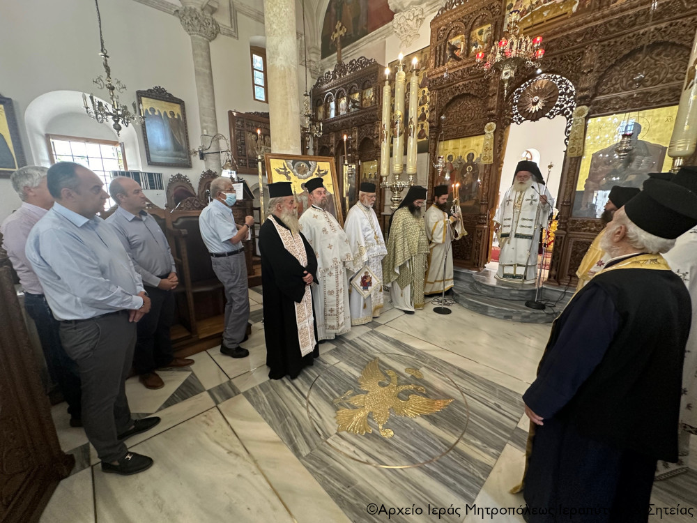 Αρχιερατική Θεία Λειτουργία και το ετήσιο μνημόσυνο του μακαριστού π. Μιχαήλ Τζώρτζη στον Ιερό Μητροπολιτικό Ναό του Αγίου Γεωργίου Ιεράπετρας