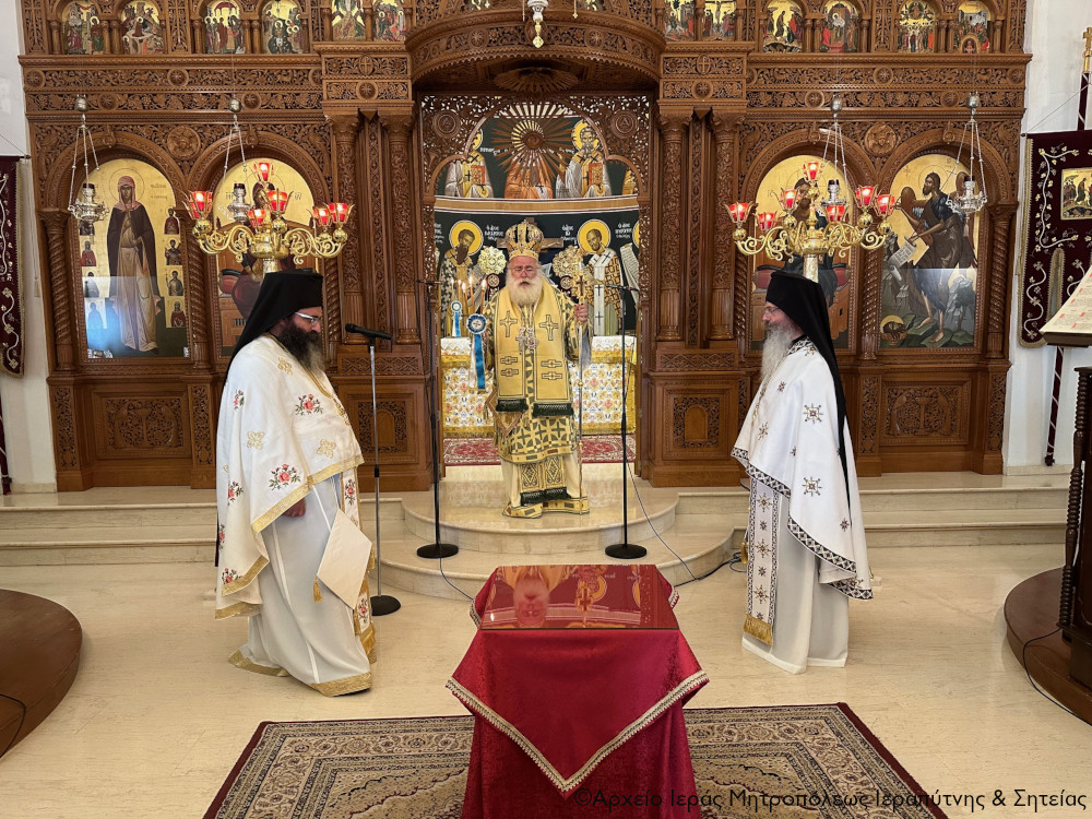 Αρχιερατική Θεία Λειτουργία στον Ιερό Καθεδρικό Ναό Αγίας Φωτεινής Ιεράπετρας