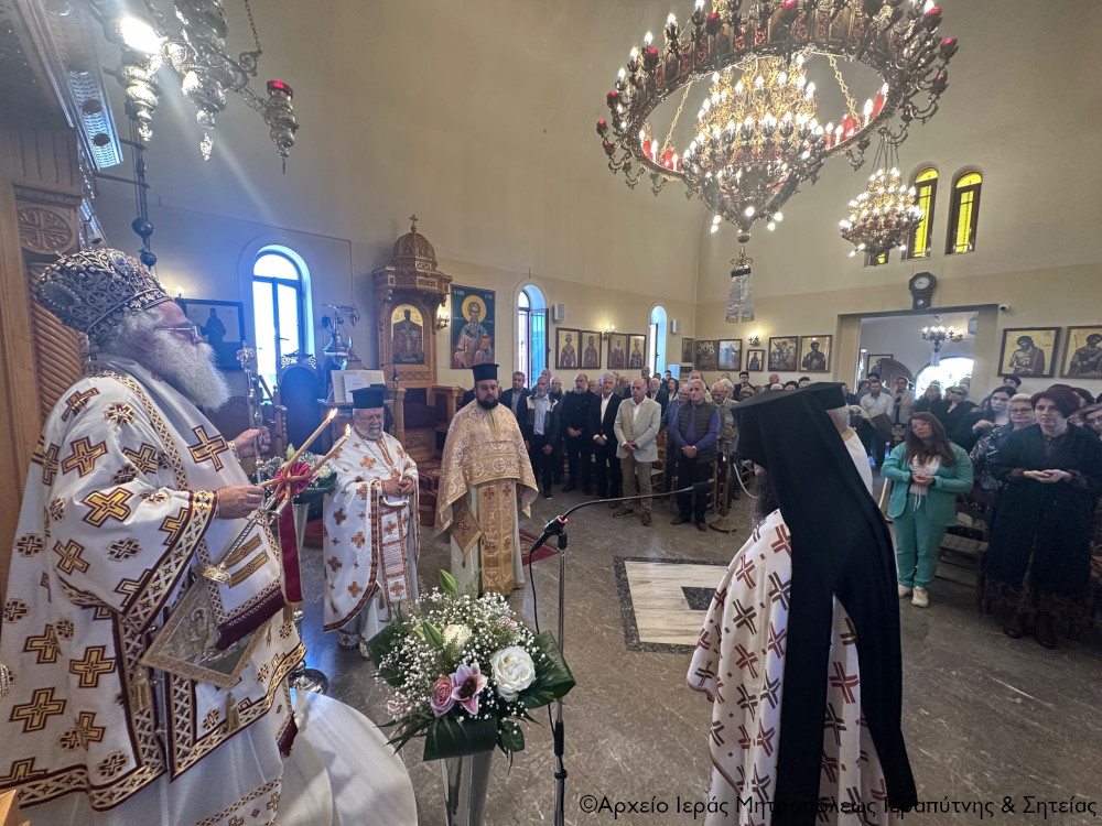 Με Αρχιερατική Θεία Λειτουργία πανηγύρισε ο Ιερός Ναός της Αγίας Μεγαλομάρτυρος Ειρήνης στον Κουτσουρά