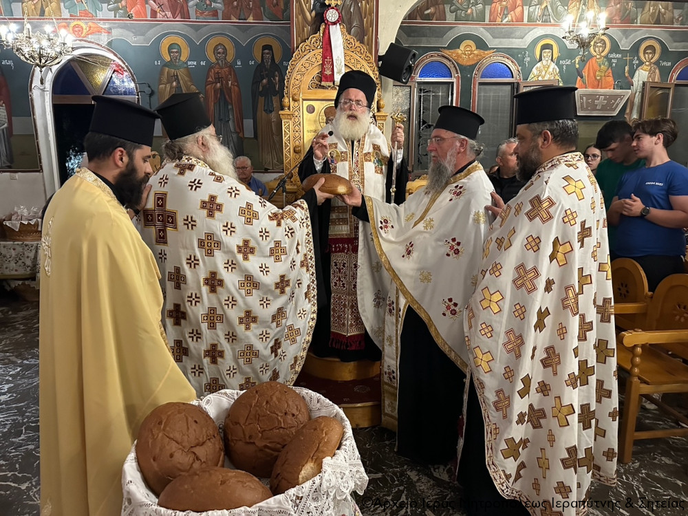 Η Ιερά Παράκληση για την ενίσχυση και τον φωτισμό των υποψηφίων των Πανελληνίων Εξετάσεων
