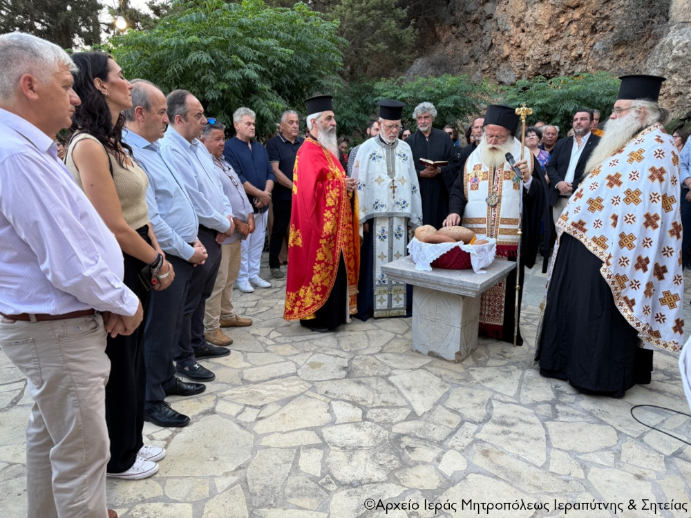 Λαμπρός Αρχιερατικός Εσπερινός στον πανηγυριζόντα Ι. Ναό Αγίων Αποστόλων Πέτρου και Παύλου Μακρυλιάς