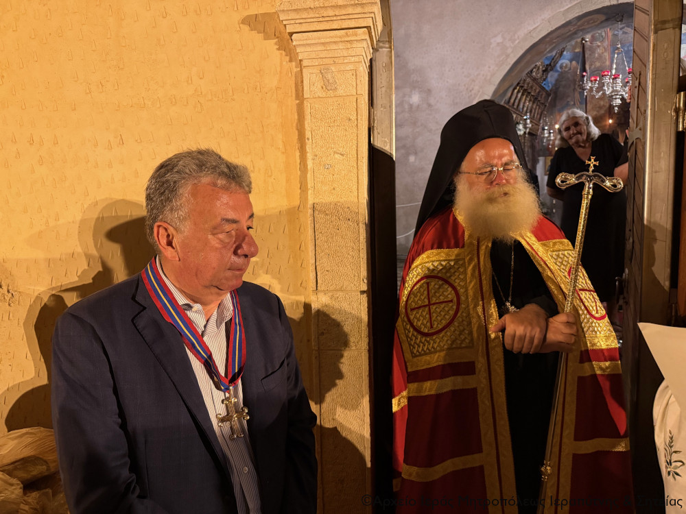 Με λαμπρότητα ο Μέγας πανηγυρικός Εσπερινός της εορτής της Κοιμήσεως της Θεοτόκου στην αναστηλωθείσα Ιερά Μονή Παναγίας Φανερωμένης Ιεράπετρας Απονομή του Χρυσού Σταυρού της Ιεράς Μητροπόλεως Ιεραπύτνης και Σητείας και Ευεργετικού Γράμματος στον Περιφερειάρχη Κρήτης κ. Σταύρο Αρναουτάκη