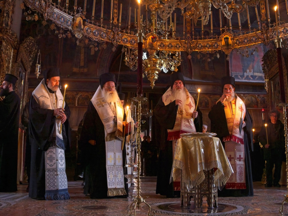 Ο Σεβ. Μητροπολίτης Ιεραπύτνης και Σητείας κ. Κύριλλος στο τεσσαρακονθήμερο μνημόσυνο του μακαριστού Αρχιμ. Βασιλείου Ιβηρίτου, Προηγουμένου της Μονής των Ιβήρων, στο Άγιον Όρος