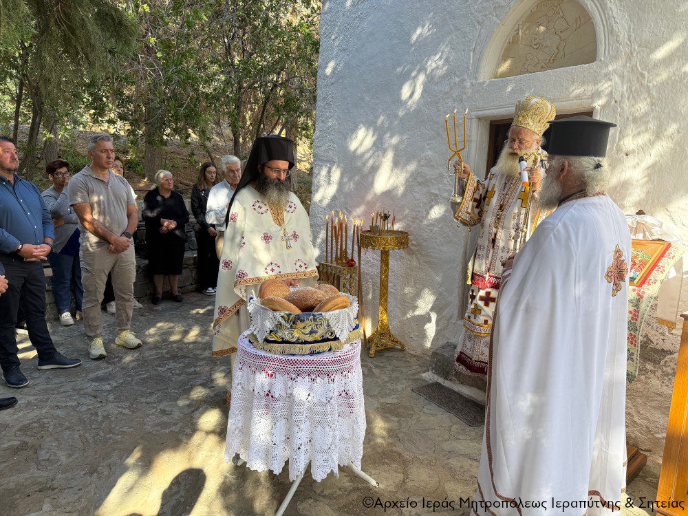 Αρχιερατική Θεία Λειτουργία στον πανηγυρίζοντα Ιερό Ναό Αγίου Δημητρίου στην περιοχή «Αδριανού» της Ενορίας Ορεινού Ιεράπετρας