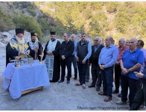 O Σεβ. Μητροπολίτης Ιεραπύτνης και Σητείας κ. Κύριλλος τέλεσε τον αγιασμό για την έναρξη άντλησης της νέας γεώτρησης του ΤΟΕΒ Ιεράπετρας στους Μύθους