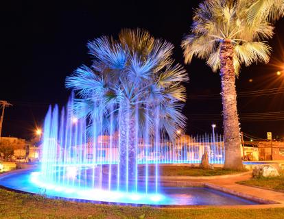 Συνάντηση Επιταφίων των Ενοριών της πόλεως Σητείας στην πλατεία Συντριβανίου τη Μεγάλη Παρασκευή το βράδυ