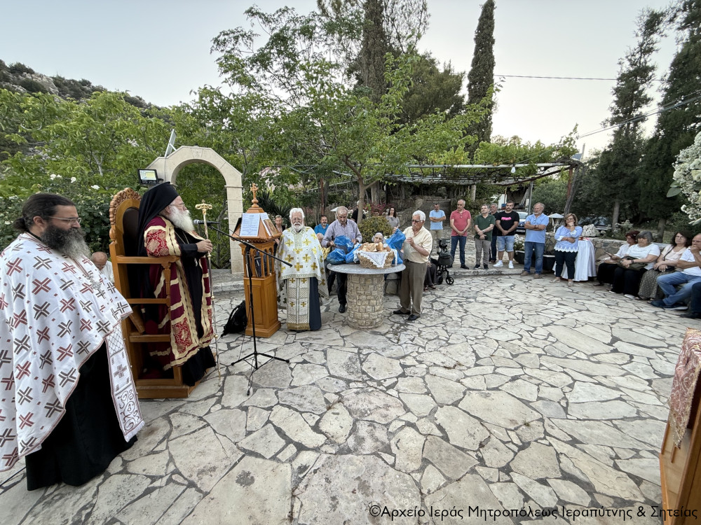 Αρχιερατικός Εσπερινός στον πανηγυρίζοντα Ιερό Ναό των Αγίων Πάντων της Ενορίας Καλαμαύκας Ιεράπετρας