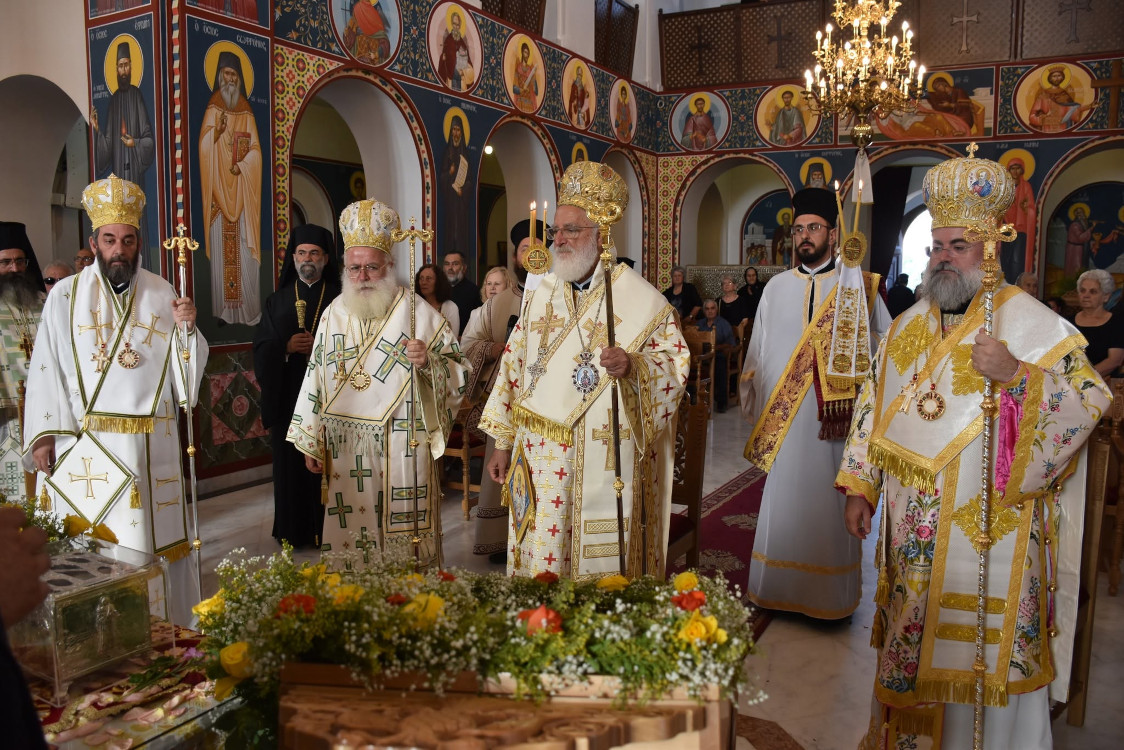 Ο Σεβ. Μητροπολίτης κ. Κύριλλος στα ονομαστήρια του Σεβ. Μητροπολίτου Αρκαλοχωρίου, Καστελλίου και Βιάννου κ. Ανδρέου – Τα Άγια Λειψάνα της Αγίας Αναστασίας της Φαρμακολυτρίας και του Αγίου Χαραλάμπους από τη Μονή Τοπλού στο Αρκαλοχώρι