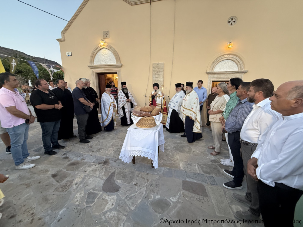 Ο Αρχιερατικός Εσπερινός στον πανηγυρίζοντα Ιερό Ενοριακό Ναό του Αγίου Παντελεήμονος Μαύρου Κολύμπου Ιεράπετρας