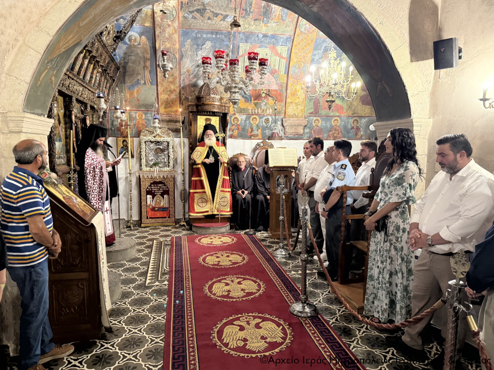 O Μέγας πανηγυρικός Εσπερινός της εορτής της Κοιμήσεως της Θεοτόκου στην ιστορική Ιερά Μονή Παναγίας Φανερωμένης Ιεράπετρας