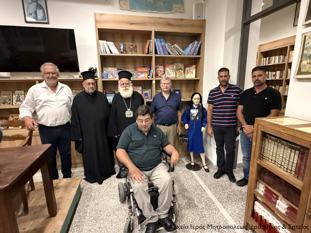 Ο Αγιασμός και τα εγκαίνια της Έκθεσης Σχολικής Συλλογής & Δανειστικής Βιβλιοθήκης Τουρλωτής από τον Σεβ. Μητροπολίτη Ιεραπύτνης και Σητείας κ. Κύριλλο