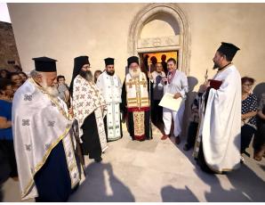 Με λαμπρότητα τα Θυρανοίξια του ανακαινισμένου Ιερού Ναού Αγίου Νικολάου Ενορίας Ζήρου Σητείας – Απονομή του Χρυσού Σταυρού της Μητροπόλεως στην ευεργέτιδα κ. Γεωργία Αλεξ. Τακάκη