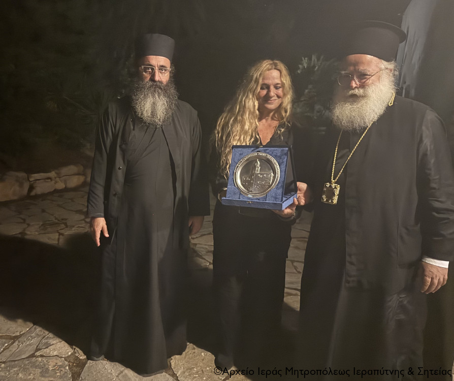 Καθήλωσε το κοινό η καταξιωμένη διεθνώς καλλιτέχνις Ευανθία Ρεμπούτσικα στη Μονή Τοπλού