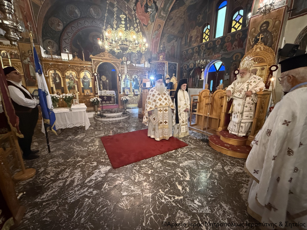 Αρχιερατική Θεία Λειτουργία και Μνημόσυνο για τα θύματα της Μικρασιατικής καταστροφής στον Ιερό Ναό Παναγίας Ελεούσας Ιεράπετρας