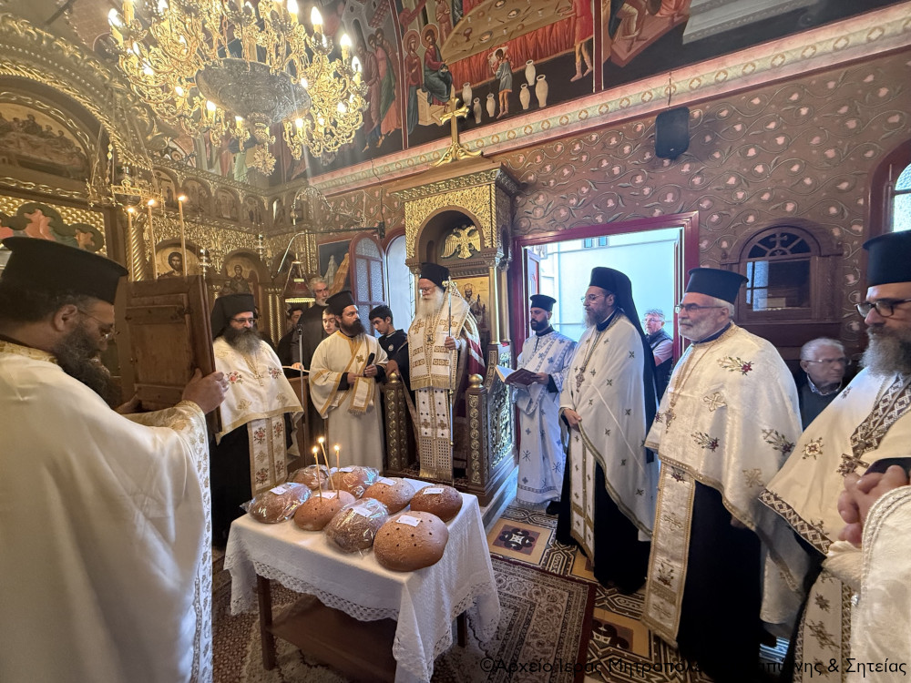 Ο Αρχιερατικός Εσπερινός στο πανηγυρίζον Επισκοπικό Παρεκκλήσιο του Οσίου Ιωάννου του Ερημίτου Ιεράπετρας