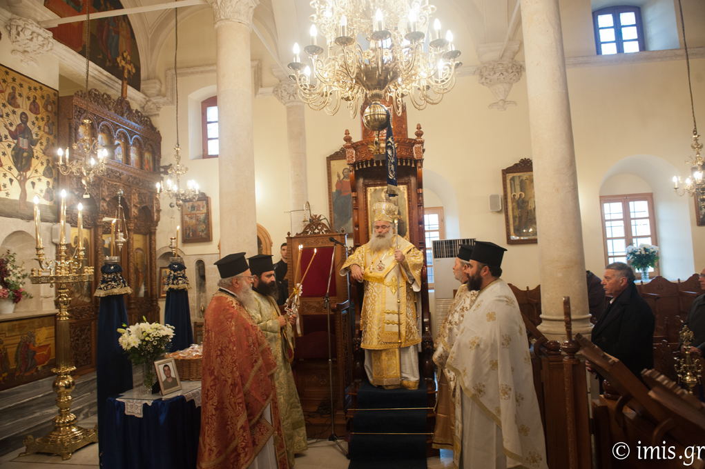 Aρχιερατική Θεία Λειτουργία και μνημόσυνο  στον Ιερό Μητροπολιτικό Ναό Αγίου Γεωργίου Ιεράπετρας