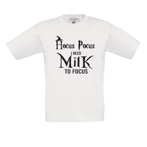  Παιδικό T-shirt "Hokus Pokus I need Milk to focus" - 2658