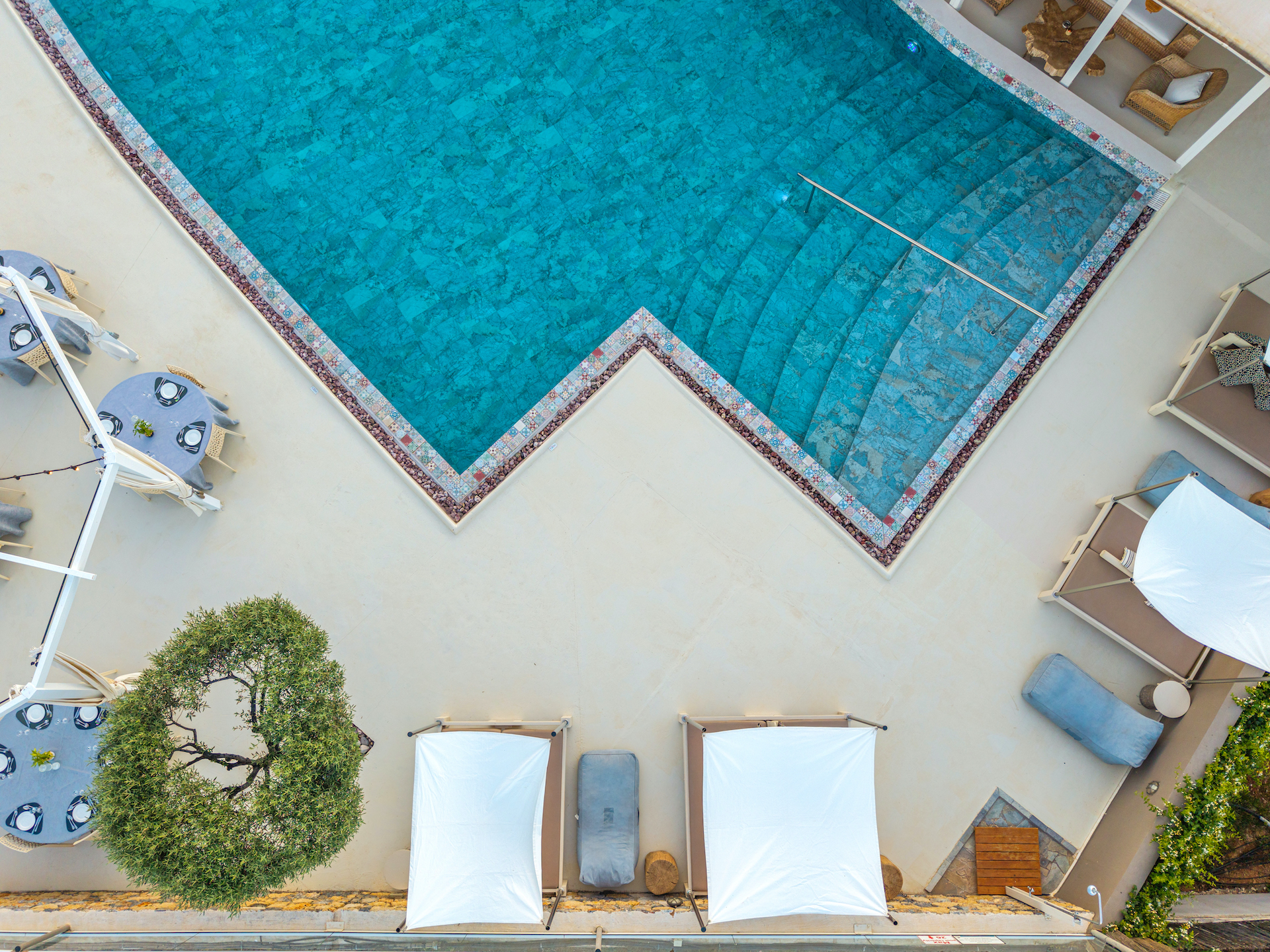 Pool Lounge-1