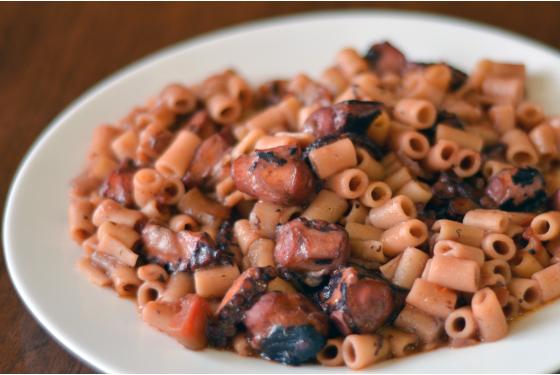 Χταπόδι με κοφτό μακαρόνι