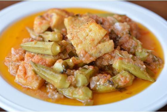 Μπακαλιάρος με μπάμιες