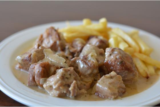 Χοιρινό με κρεμμύδια ριγανάτο