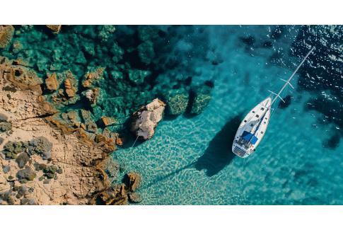 Top 3 Sailing Routes in the Greek Islands for First-Time Charterers