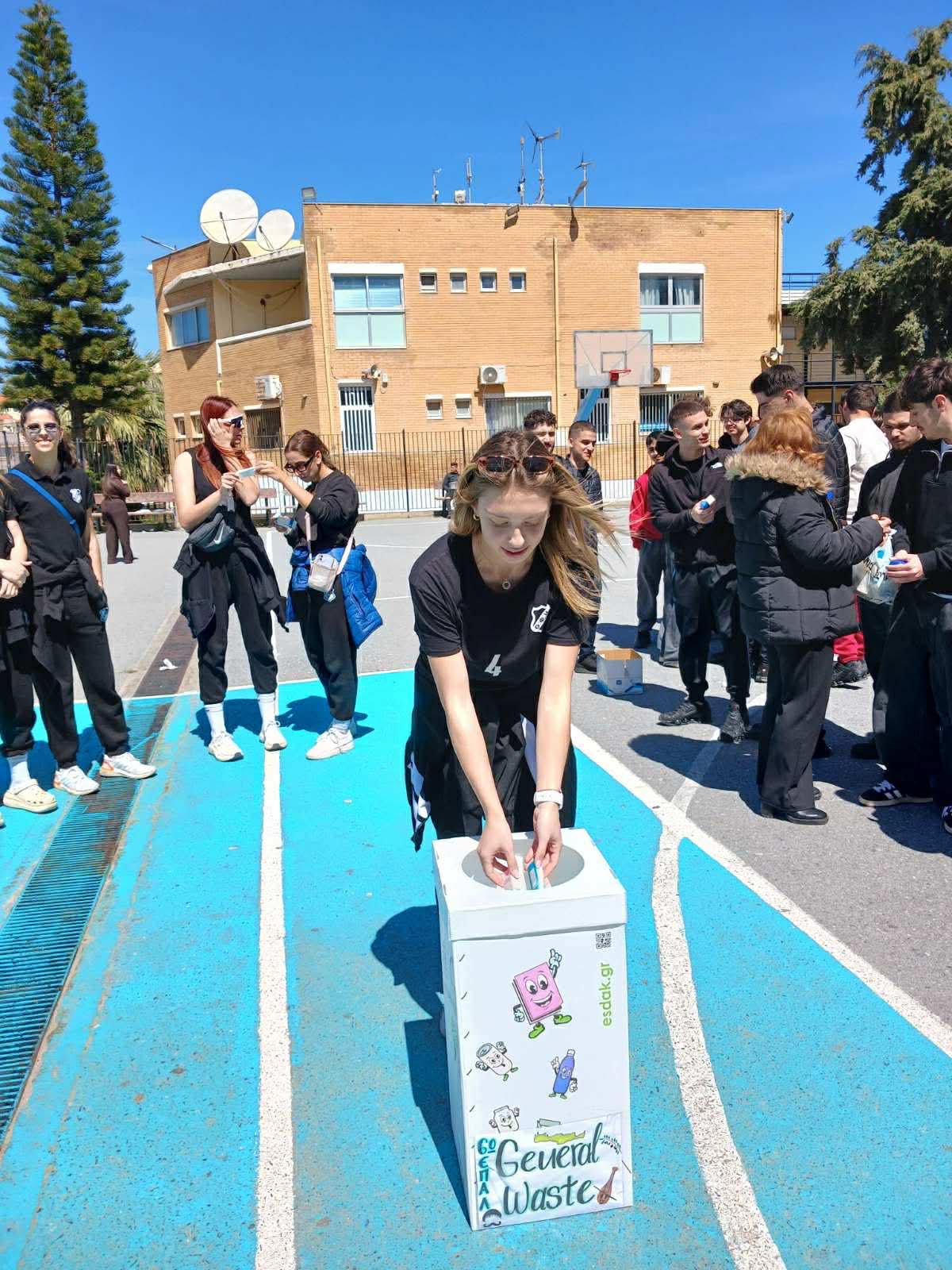 Σε δράση για την ανακύκλωση φαρμάκων συμμετείχαν τα κορίτσια του ΟΦΗ (ΦΩΤΟΓΡΑΦΙΕΣ)