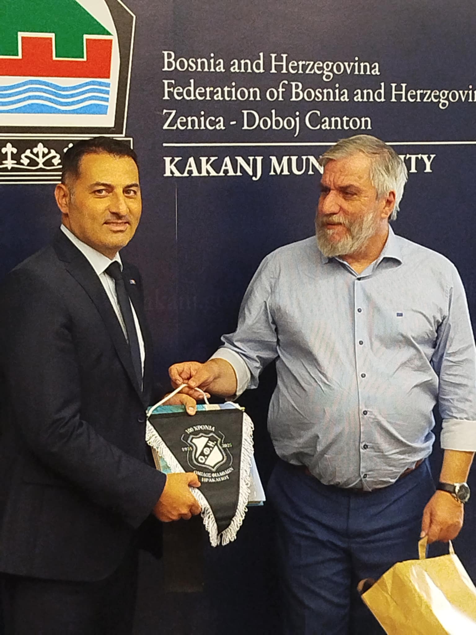 Οι εκπρόσωποι του ΟΦΗ έδωσαν αναμνηστικά δώρα στον δήμαρχο του Κακάνι στην δεξίωση για το BVA CUP MEN 2025 (ΦΩΤΟΓΡΑΦΙΕΣ)