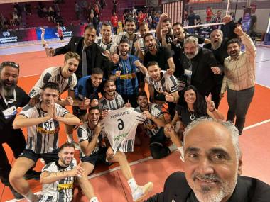 Η σέλφι του Γιάννη Καλμαζίδη μετά το διπλό του ΟΦΗ: "Συγχαρητήρια σε όλα τα παιδιά"