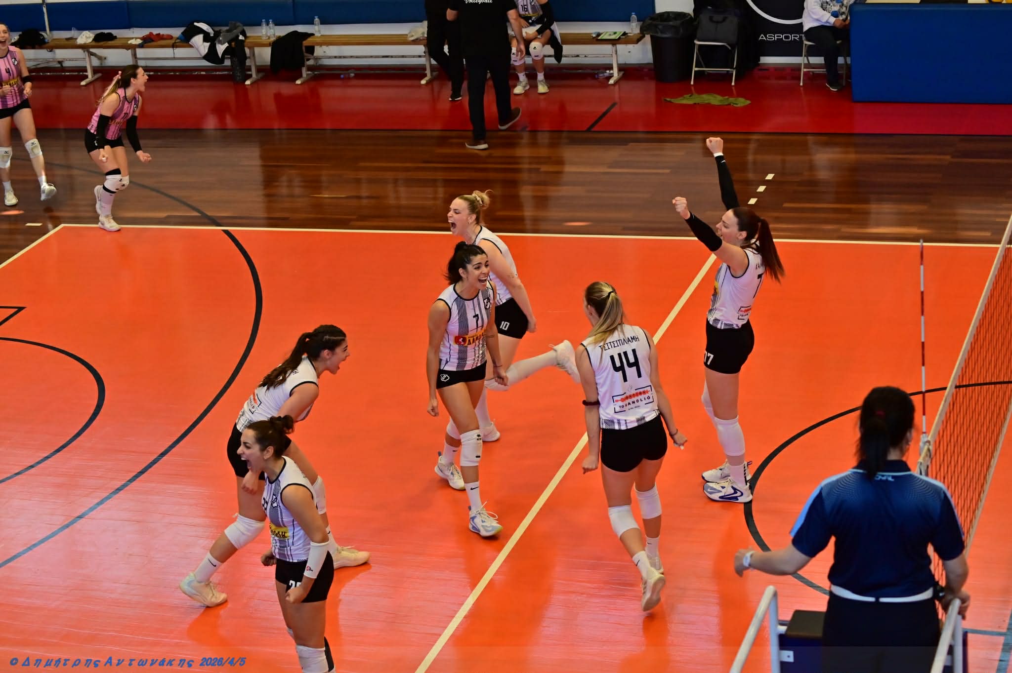 Πήγαν για το μπρέικ, αλλά ηττήθηκαν στο ται-μπρέικ απο τις Αμαζόνες τα κορίτσια του ΟΦΗ, σε ένα παιχνίδι για γερά νεύρα (3-2)